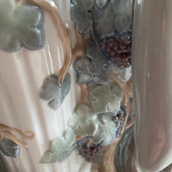 RETIRED 2005 ROMEO AND JULIET LLADRO PORCELAIN FIGURINE Item# 01004750 - Picture 13 of 16